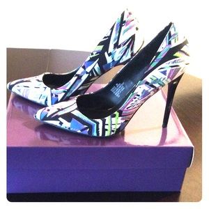 Madden Girl OH NICE Pump